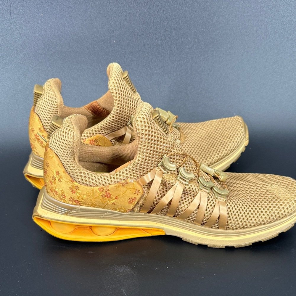 Nike gravity gold Floral Mesh Athletic Sneakers